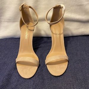 Nude heel